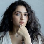 Shruti Haasan’s Silver-Trimmed Banarasi Drape Proves Black Can Be Ceremonial!